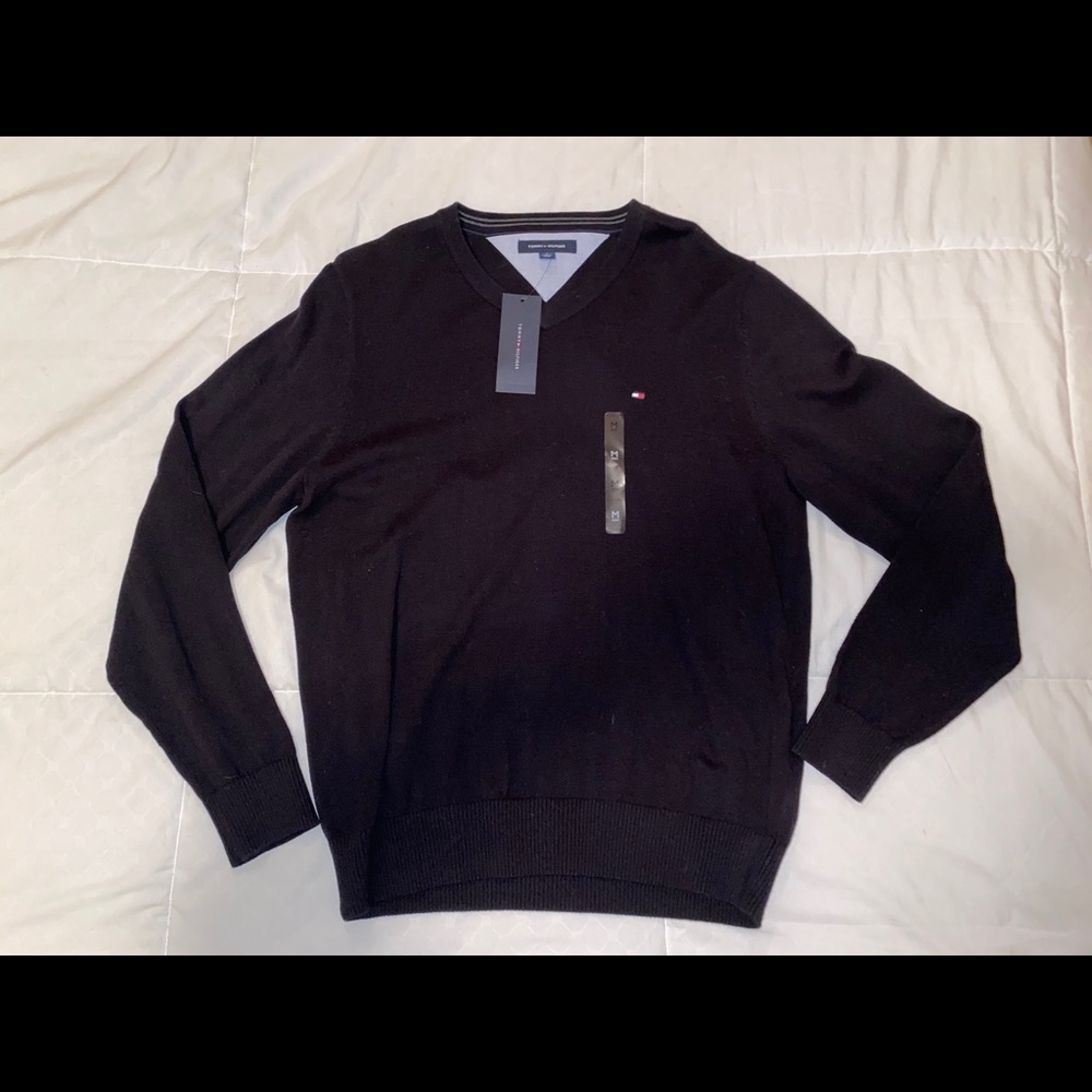 NEW M Tommy Hilfiger V Neck